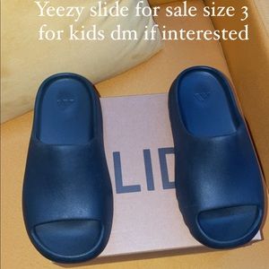 Kids Yeezy slide